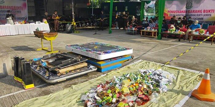 Kegiatan-Pemusnahan-Barang-Bukti-di-Kejaksaan-Negeri-sdf-sdf